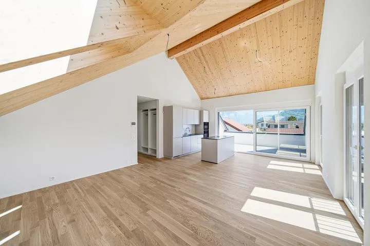 APPARTEMENT NEUF SOUS LES TOITS AVEC VUE PANORAMIQUE SUR LES ALPES – photo 2 sur 8