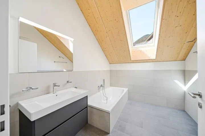 APPARTEMENT NEUF SOUS LES TOITS AVEC VUE PANORAMIQUE SUR LES ALPES – photo 6 sur 8
