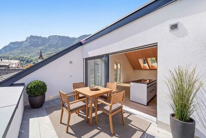 APPARTEMENT NEUF SOUS LES TOITS AVEC VUE PANORAMIQUE SUR LES ALPES – photo 7 sur 8