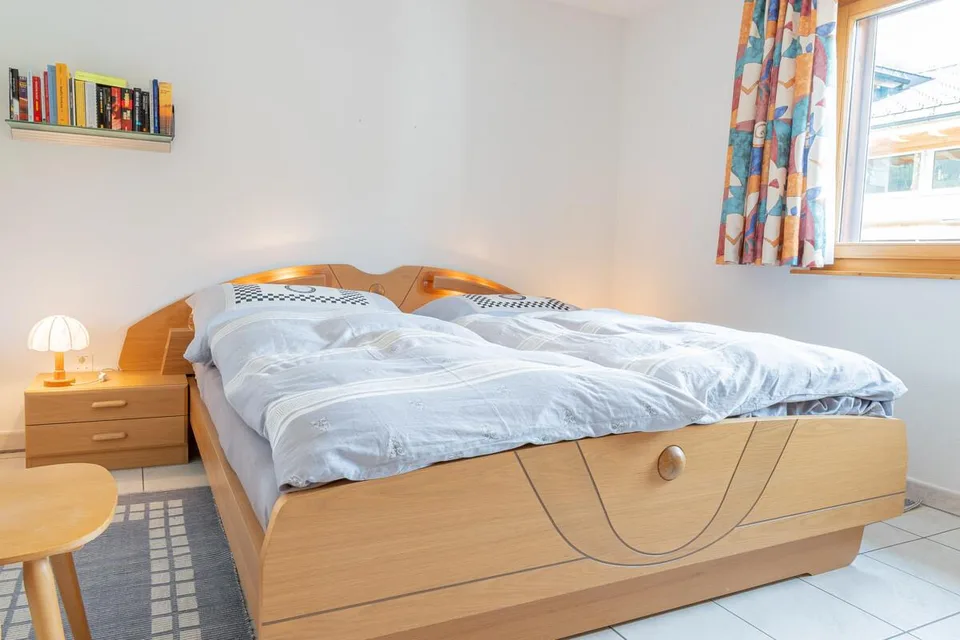 Charmante 2.5-Zimmerwohnung mit traumhafter Aussicht in Ulrichen – Foto 9 von 14
