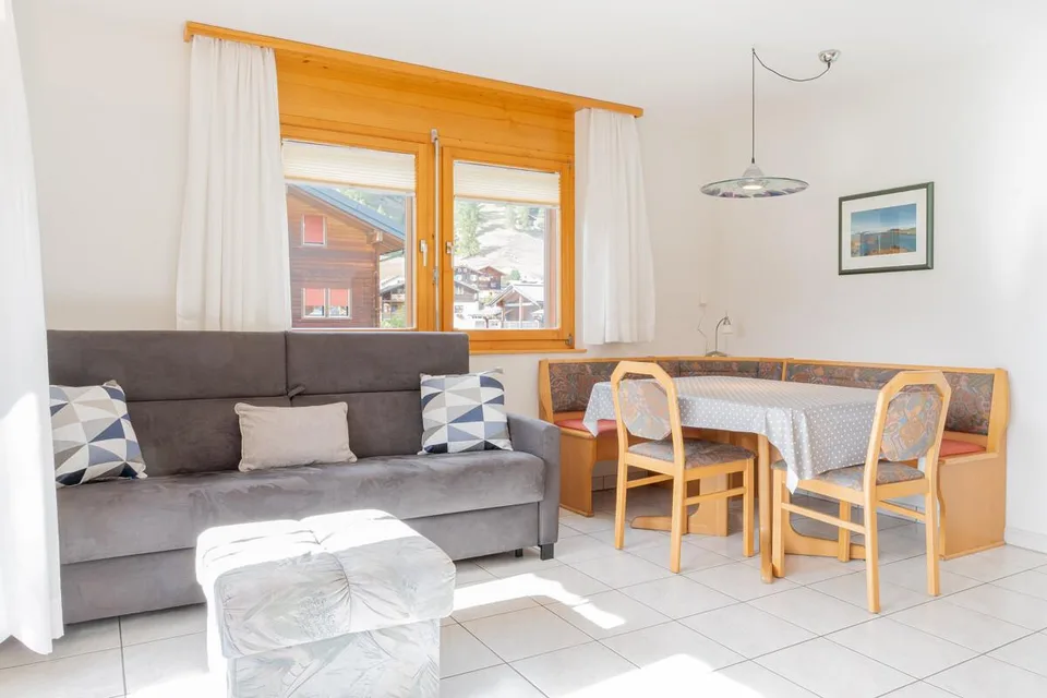 Charmante 2.5-Zimmerwohnung mit traumhafter Aussicht in Ulrichen – Foto 6 von 14
