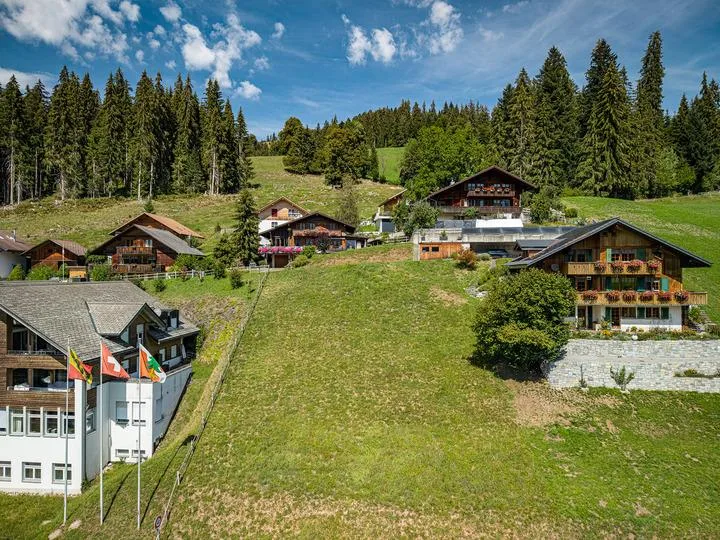 ATTRAKTIVE BAULANDPARZELLE INMITTEN DER BERNER ALPENWELT – Foto 3 von 8