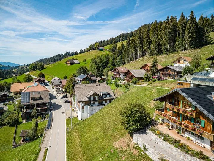 ATTRAKTIVE BAULANDPARZELLE INMITTEN DER BERNER ALPENWELT – Foto 4 von 8