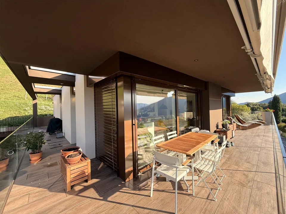 NOUVEAU PENTHOUSE DE 4,5 PIÈCES AVEC VUE SUR LE LAC À ROVIO – photo 5 sur 11