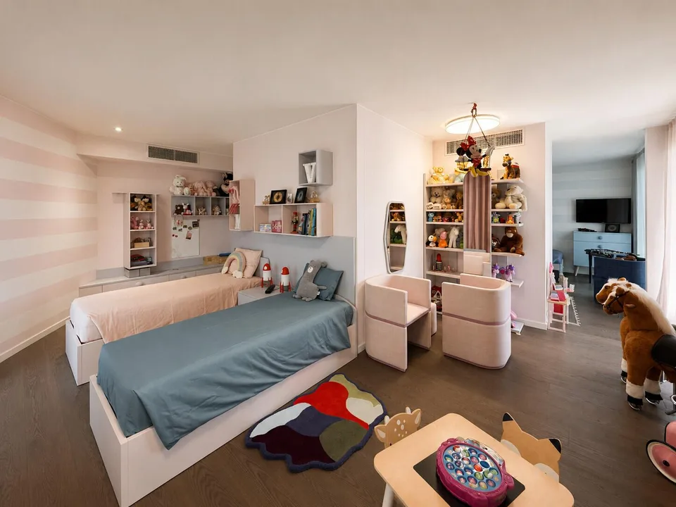 APPARTEMENT DE LUXE 8,5 PIÈCES AVEC VUE SUR LE LAC À VIGANELLO – photo 9 sur 11
