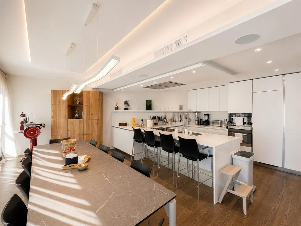 APPARTEMENT DE LUXE 8,5 PIÈCES AVEC VUE SUR LE LAC À VIGANELLO – photo 4 sur 11