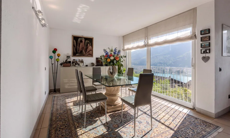 MODERNA CASA 5.5 LOCALI CON VISTA LAGO MOZZAFIATO A CAPOLAGO – Foto 3 von 9