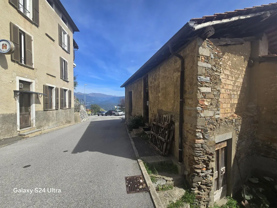 TERRENO EDIFICABILE CON RUSTICO VISTA LAGO A CADEMARIO – Foto 6 von 9