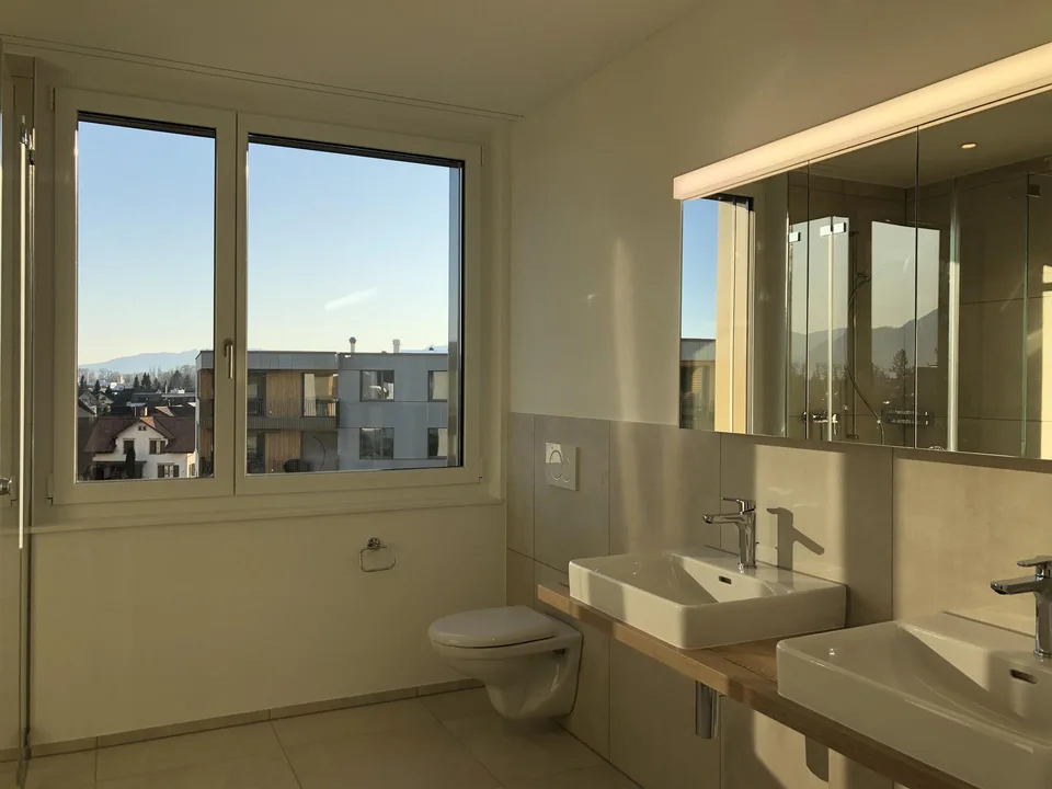 Grosszügige sonnige Wohnung mit Bergsicht, Strom Whg. Inkl. – Foto 3 von 6