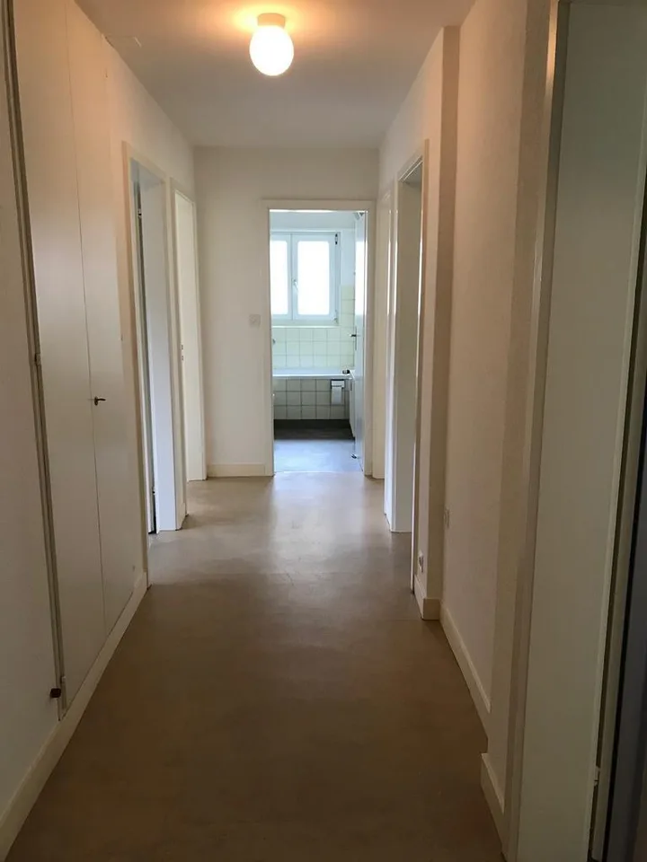 HELLE 4.5-ZIMMER-WOHNUNG MIT SONNIGEM BALKON IN LIESTAL! – Foto 4 von 4
