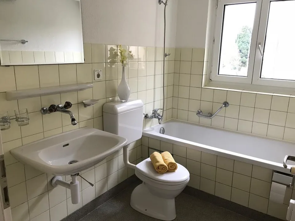 HELLE 4.5-ZIMMER-WOHNUNG MIT SONNIGEM BALKON IN LIESTAL! – Foto 2 von 4