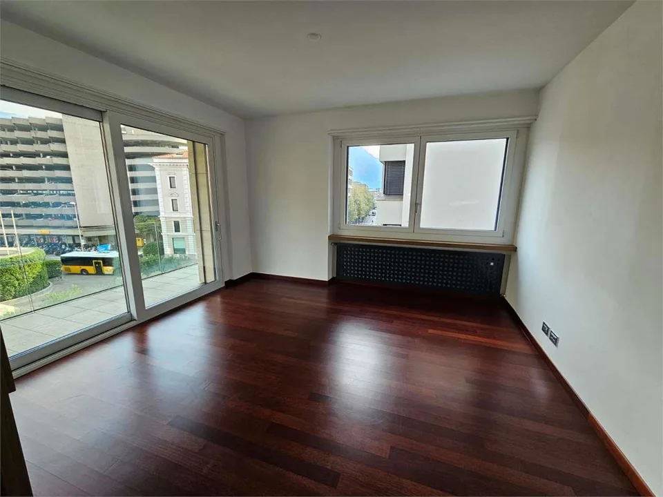 Geräumige 4.5-Zimmer-Wohnung in zentraler Lage in Lugano - Via Franscini 3 – Foto 9 von 13