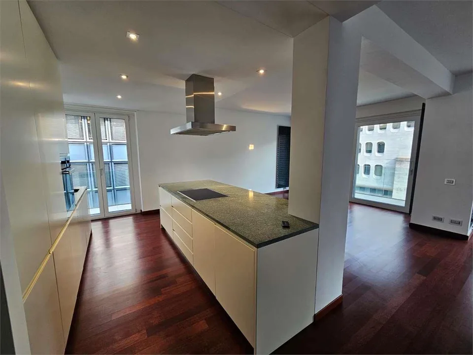 Geräumige 4.5-Zimmer-Wohnung in zentraler Lage in Lugano - Via Franscini 3 – Foto 5 von 13