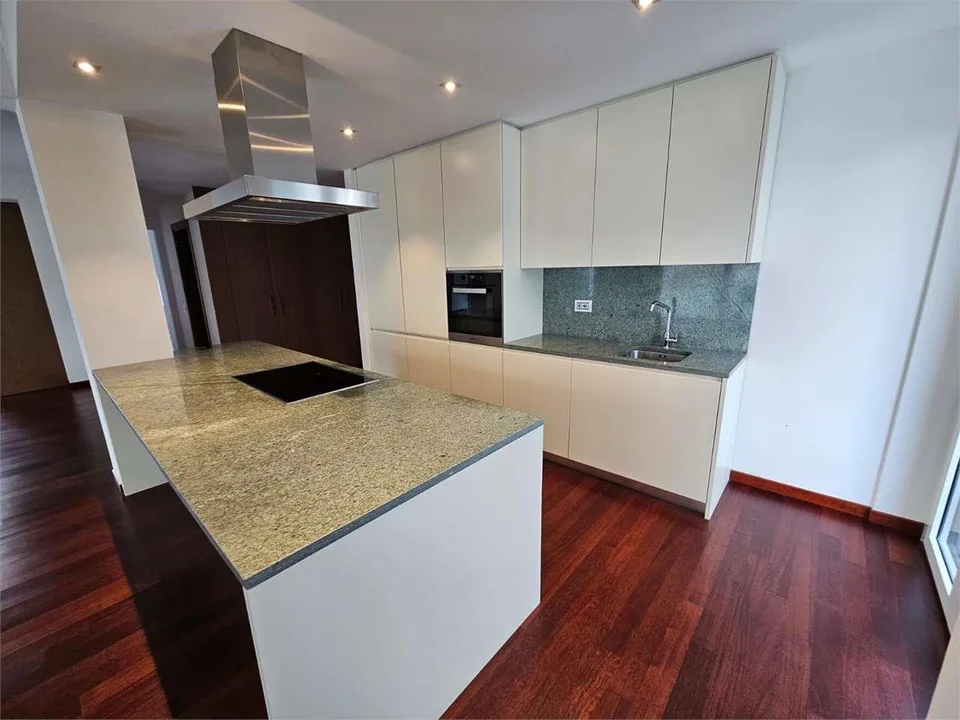 Geräumige 4.5-Zimmer-Wohnung in zentraler Lage in Lugano - Via Franscini 3 – Foto 6 von 13