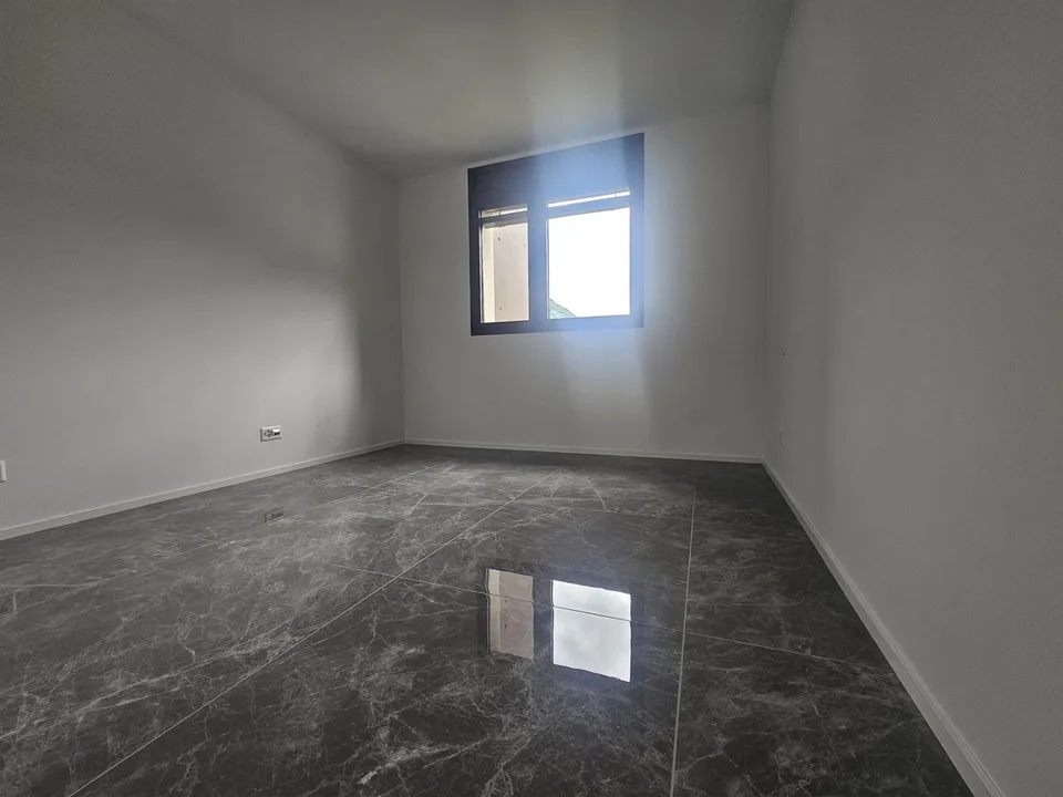 Mietet man ein neues und wunderschönes 3.5-Zimmer-Apartment in Lumino – Foto 4 von 9