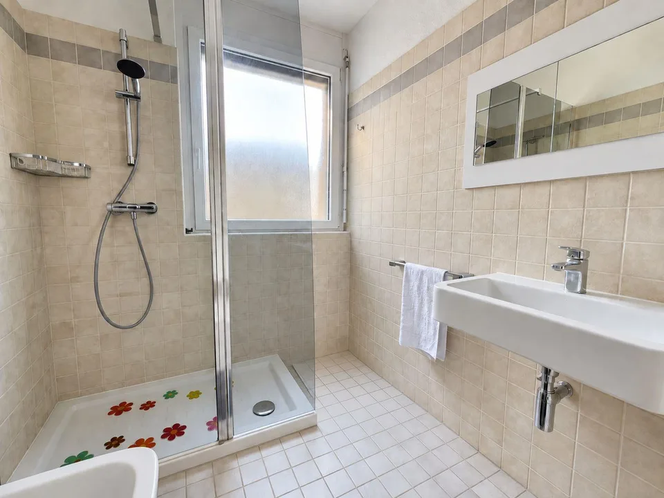 Moderne und helle 3,5-Zimmer-Wohnung mit gemütlicher Terrasse – Foto 8 von 11