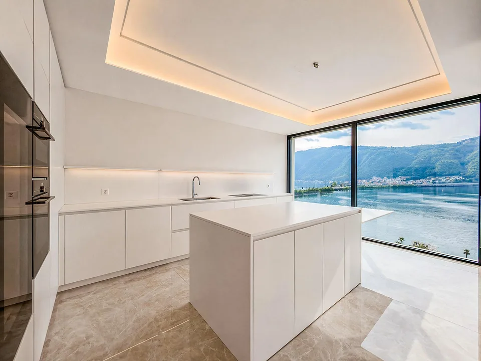 Grande appartamento con giardino e splendida vista lago a Bissone – foto 3 di 17