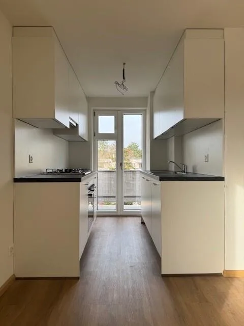 Appartement 2 pièces rénové à neuf à proximité immédiate de la gare – photo 2 sur 5