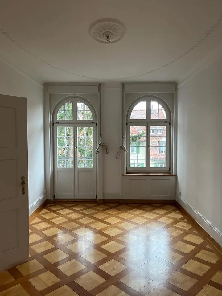 Appartement 4 pièces avec mansarde et lave-linge/sèche-linge privés – photo 3 sur 8