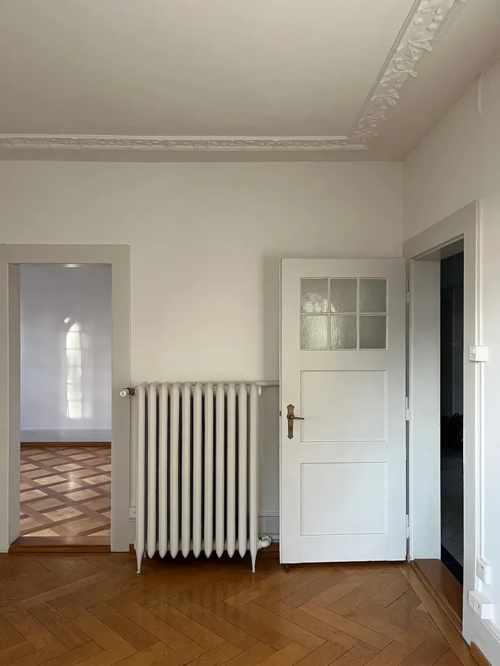 Appartement 4 pièces avec mansarde et lave-linge/sèche-linge privés – photo 4 sur 8