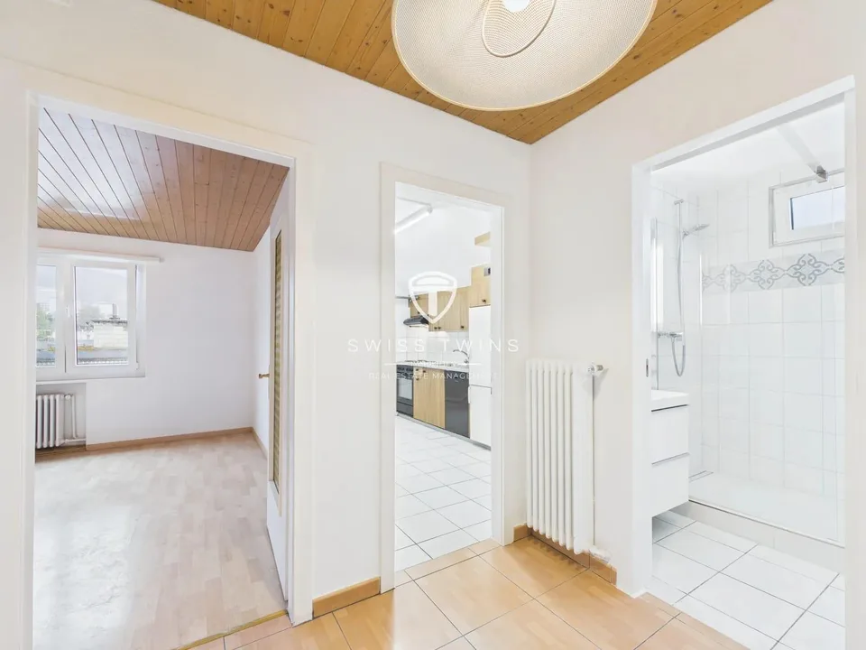 Helle 2.5-Zimmer-Dachwohnung in Zürich, frisch renoviert – Foto 9 von 10
