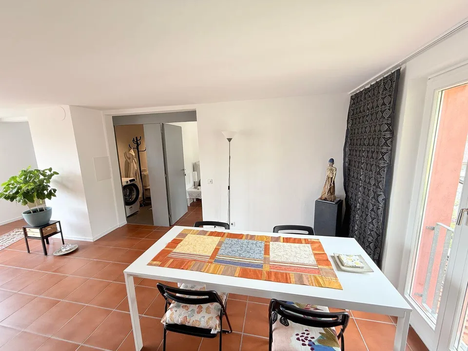 Affascinante appartamento duplex di 4 locali immerso nella tranquillità di Breno – Foto 4 von 11
