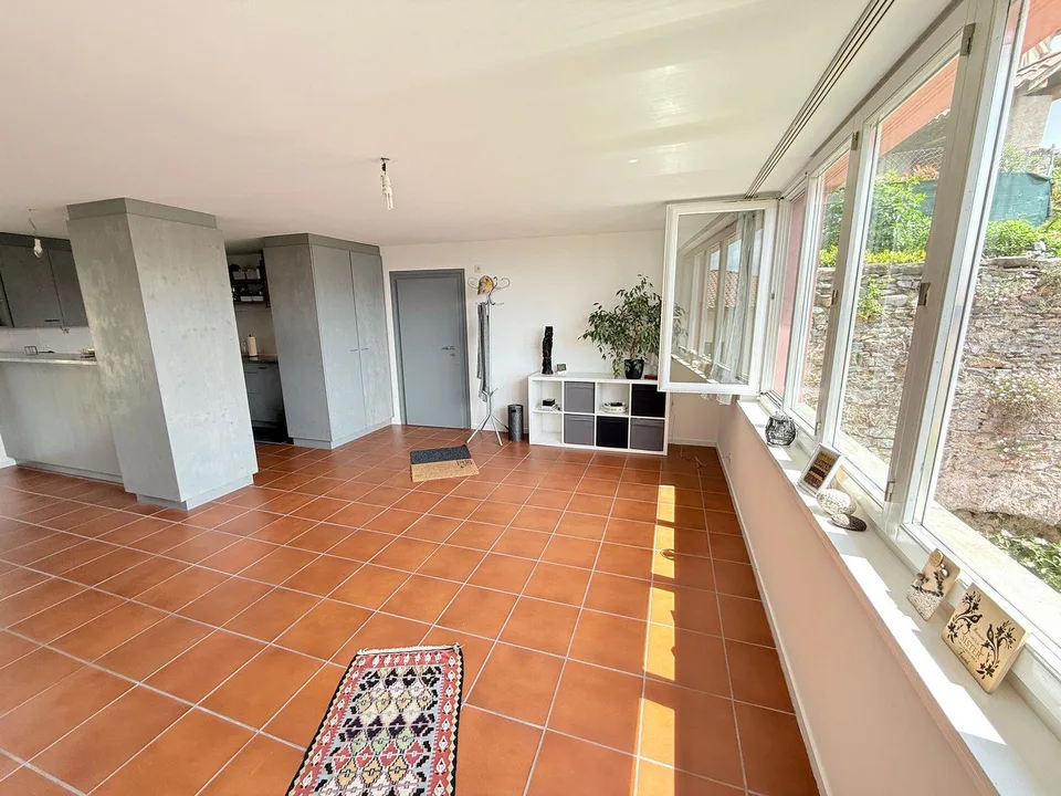 Affascinante appartamento duplex di 4 locali immerso nella tranquillità di Breno – Foto 3 von 11