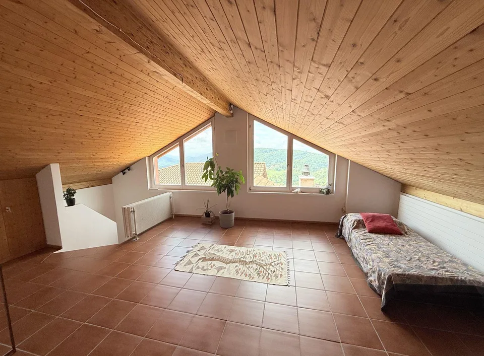 Affascinante appartamento duplex di 4 locali immerso nella tranquillità di Breno – Foto 6 von 11