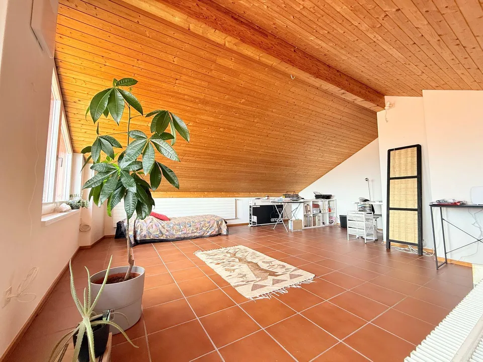 Affascinante appartamento duplex di 4 locali immerso nella tranquillità di Breno – Foto 8 von 11