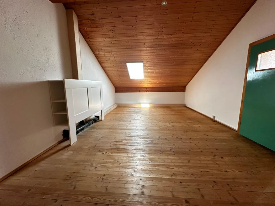 Affascinante appartamento duplex di 4 locali immerso nella tranquillità di Breno – Foto 10 von 11