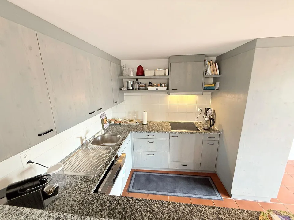 Affascinante appartamento duplex di 4 locali immerso nella tranquillità di Breno – Foto 2 von 11