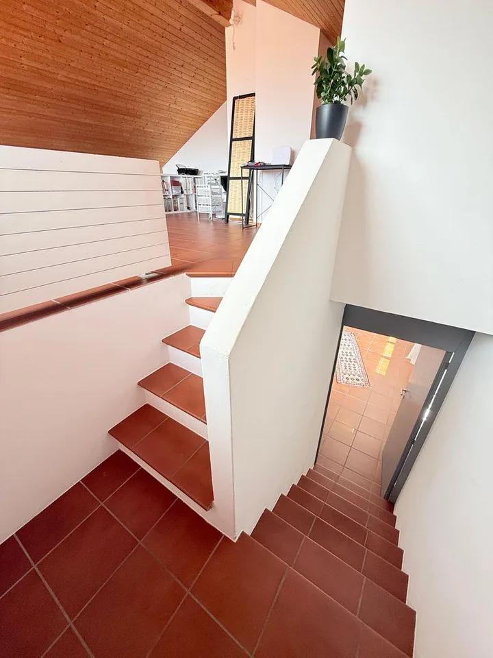 Affascinante appartamento duplex di 4 locali immerso nella tranquillità di Breno – Foto 5 von 11