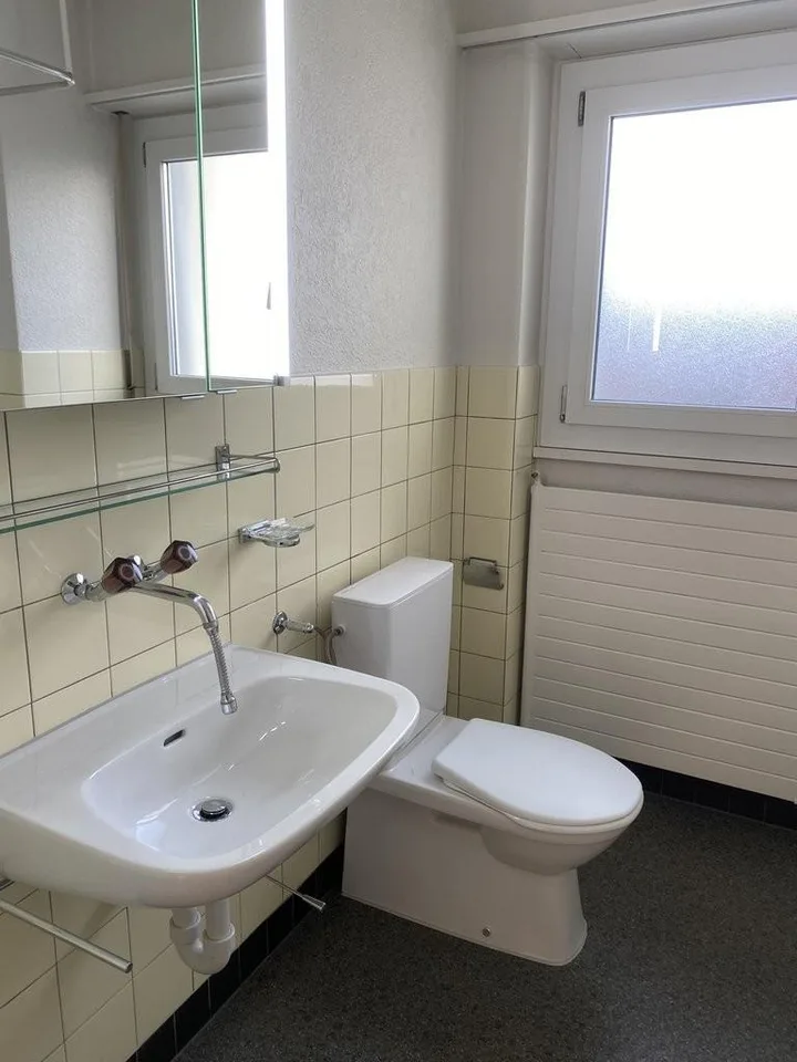 Zentral wohnen am Libellenweg: Gemütliche 2-Zimmer-Wohnung in Lyss – Foto 3 von 8