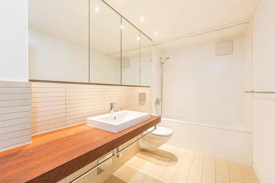 Moderne 2.5-Zimmerwohnung im Zentrum der Neustadt – foto 4 di 4