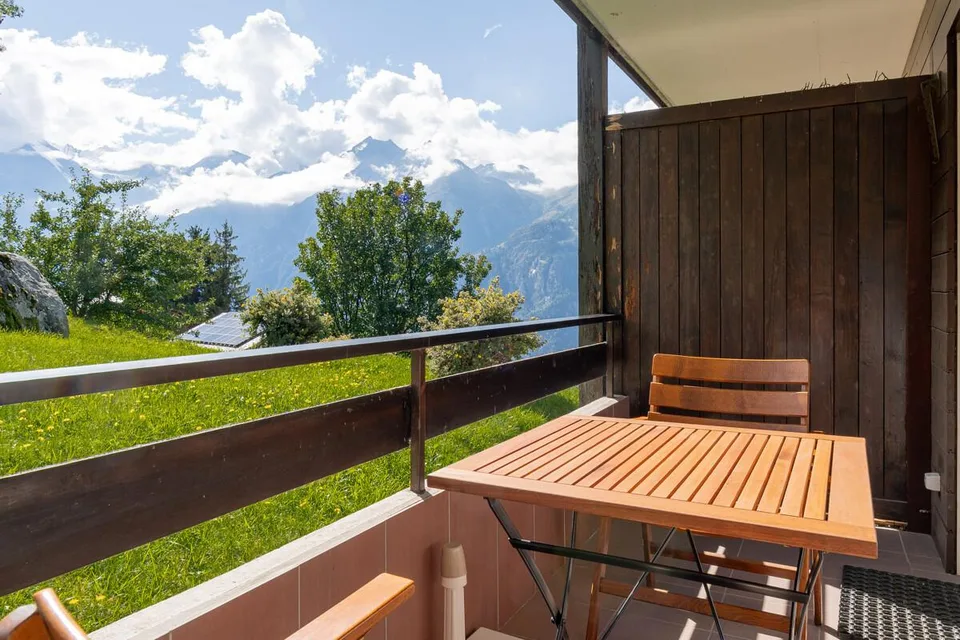 Klein und fein heimelige 2-Zimmerwohnung mit Weitblick in Grächen – Foto 2 von 17