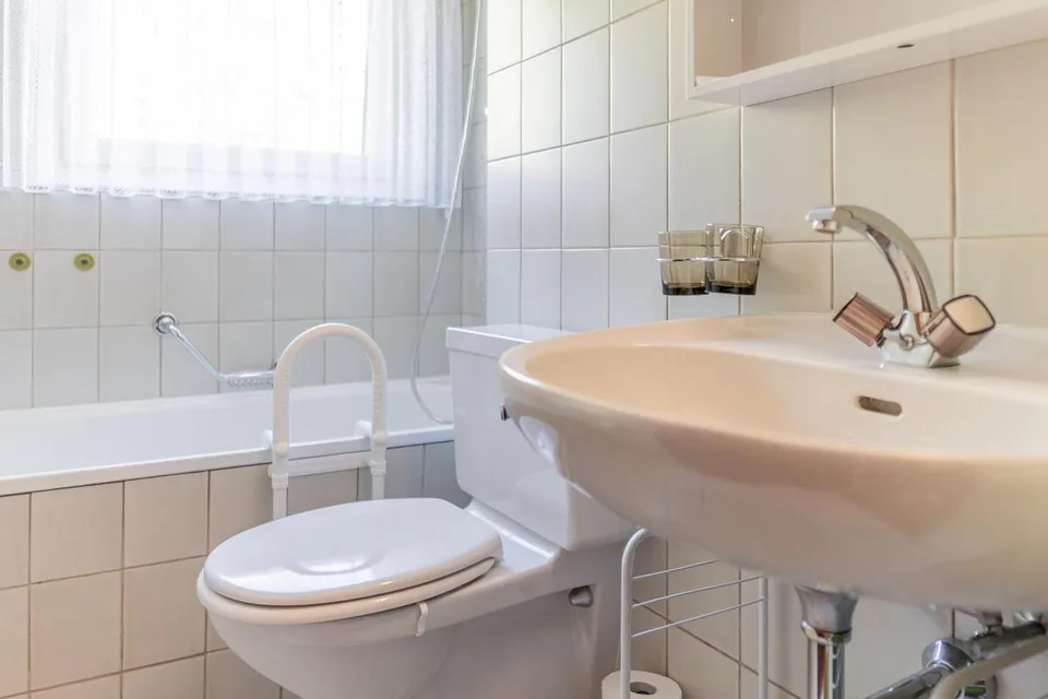 Klein und fein heimelige 2-Zimmerwohnung mit Weitblick in Grächen – Foto 13 von 17