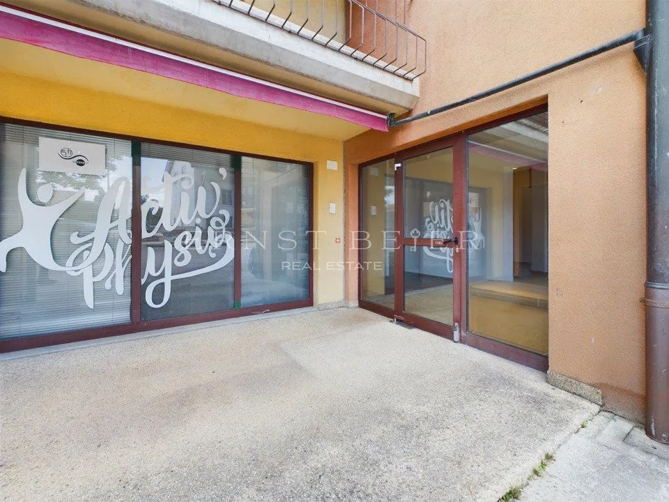 Arcade commerciale avec vitrines – Foto 10 von 13