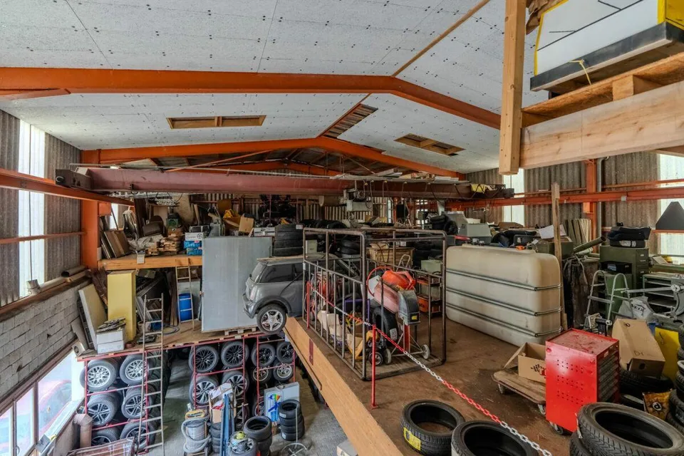 Industrial building for sale in Reconvilier – photo 13 of 17