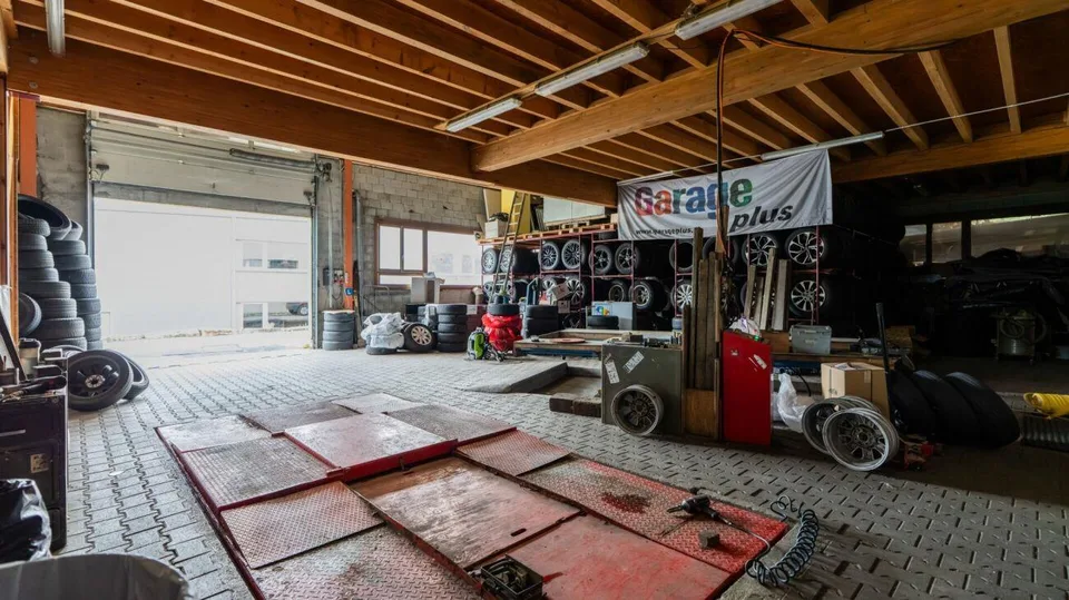 Industrial building for sale in Reconvilier – photo 9 of 17