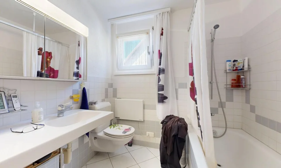 Sonniges 5.5-Zimmer-Doppeleinfamilienhaus im Grünen – Foto 9 von 11