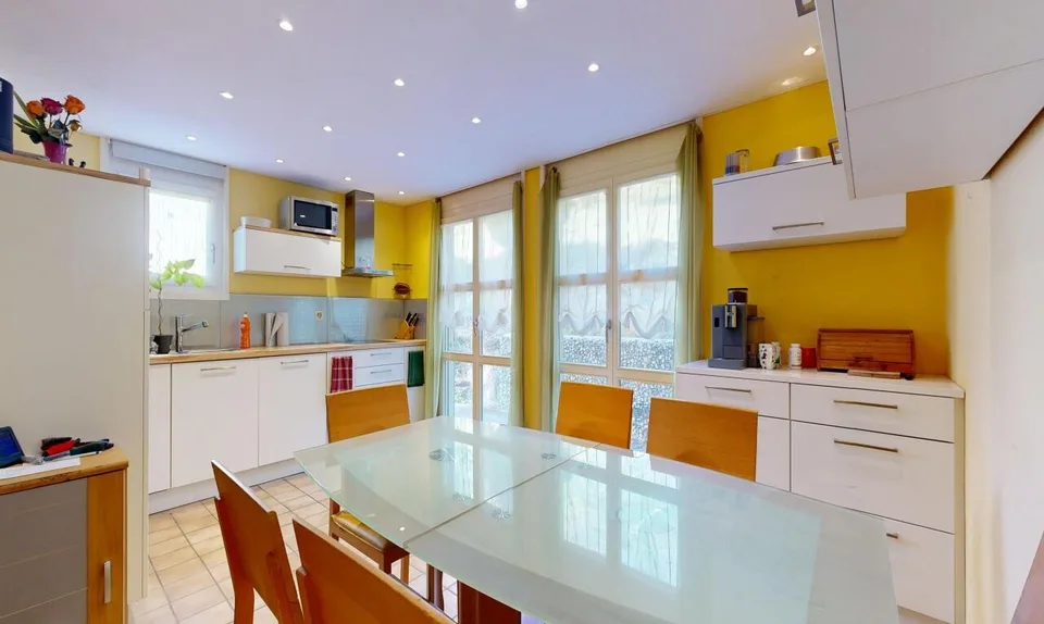 Sonniges 5.5-Zimmer-Doppeleinfamilienhaus im Grünen – Foto 7 von 11