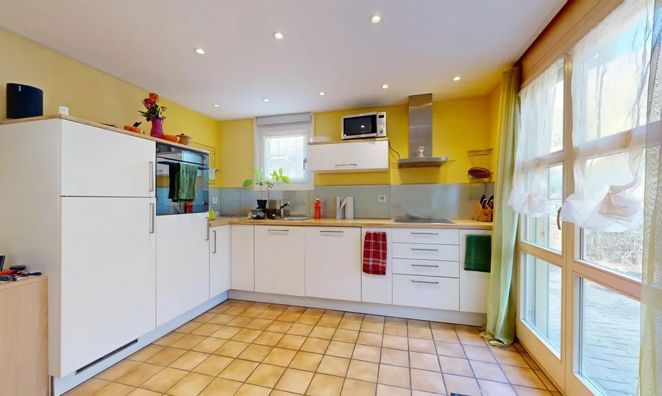 Sonniges 5.5-Zimmer-Doppeleinfamilienhaus im Grünen – Foto 8 von 11