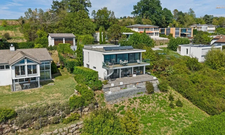 Exclusive: Architect's villa with a view of Lake Morat – photo 5 of 11