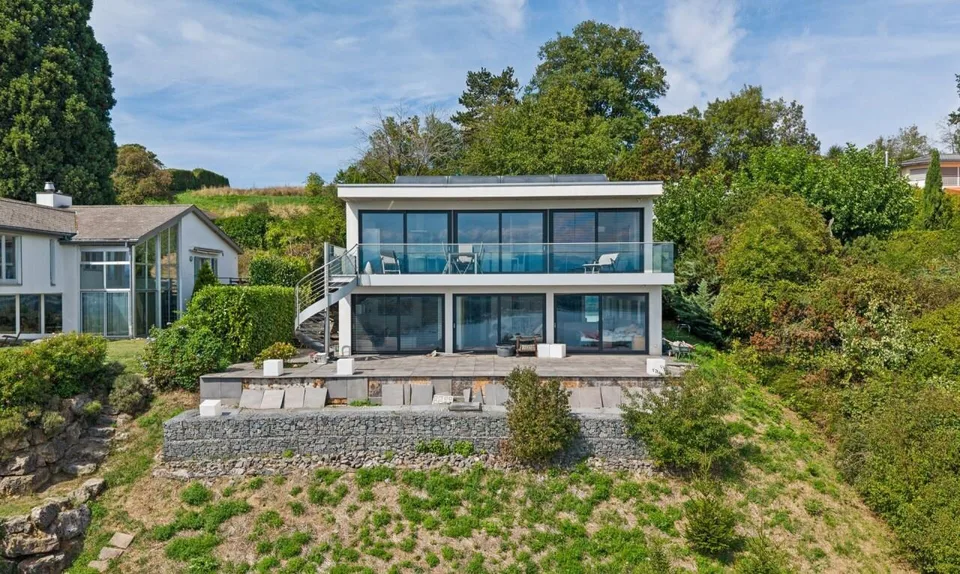 Exclusive: Architect's villa with a view of Lake Morat – photo 4 of 11