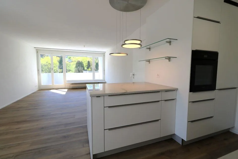 Helle, stilvolle und komplett renovierte 4.5 Zimmer-Wohnung – Foto 4 von 12