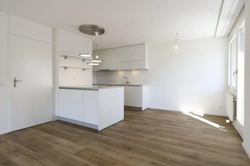 Helle, stilvolle und komplett renovierte 4.5 Zimmer-Wohnung – Foto 3 von 12
