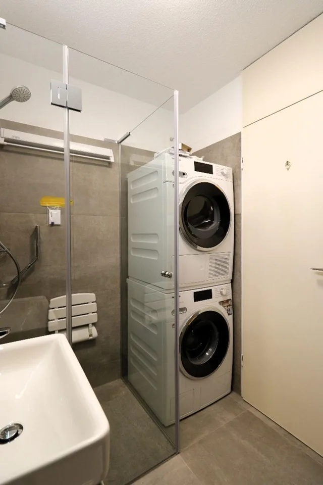Helle, stilvolle und komplett renovierte 4.5 Zimmer-Wohnung – Foto 8 von 12