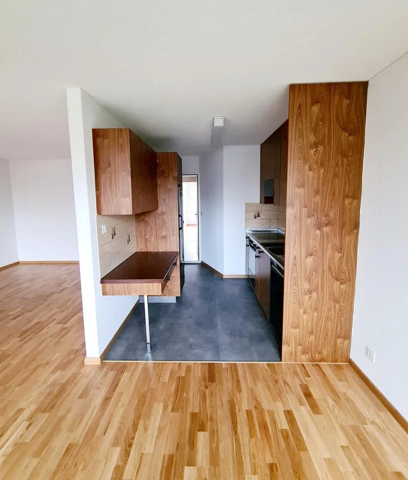 Helle und freundliche 3 1/2-Zimmerwohnung mit Balkon – Foto 2 von 9