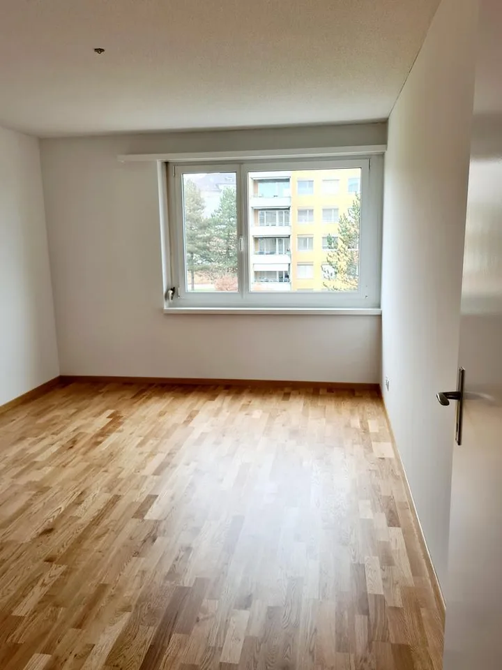 Helle und freundliche 3 1/2-Zimmerwohnung mit Balkon – Foto 7 von 9