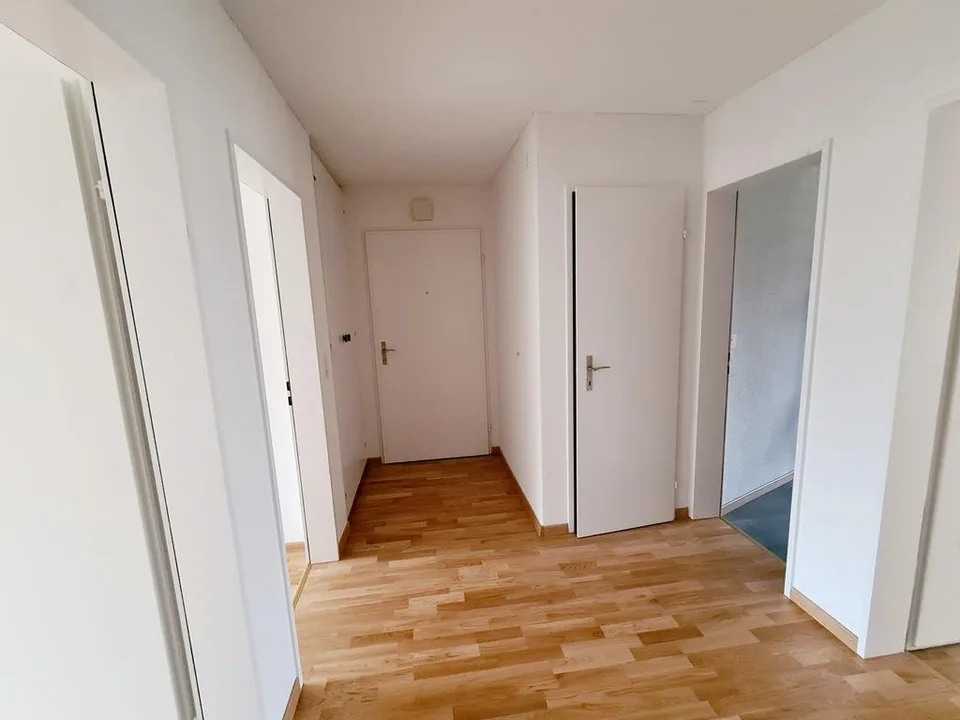 Helle und freundliche 3 1/2-Zimmerwohnung mit Balkon – Foto 6 von 9